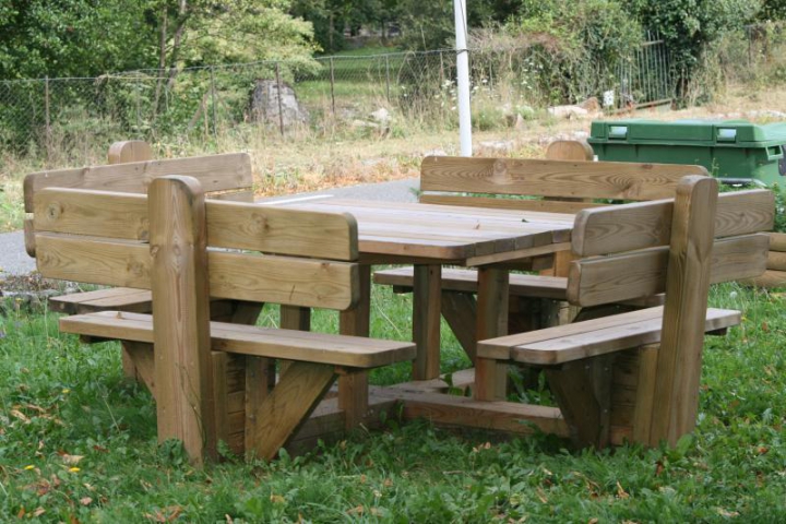  TABLE AVECOPTIONS LASURE ET TROUS POUR PARASOL (parasol non vendu)